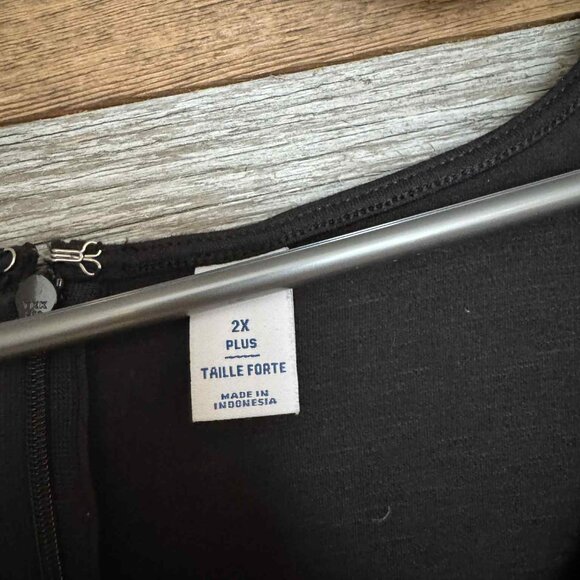 Women Plus Size Black Shift Dress - Picture 3 of 4